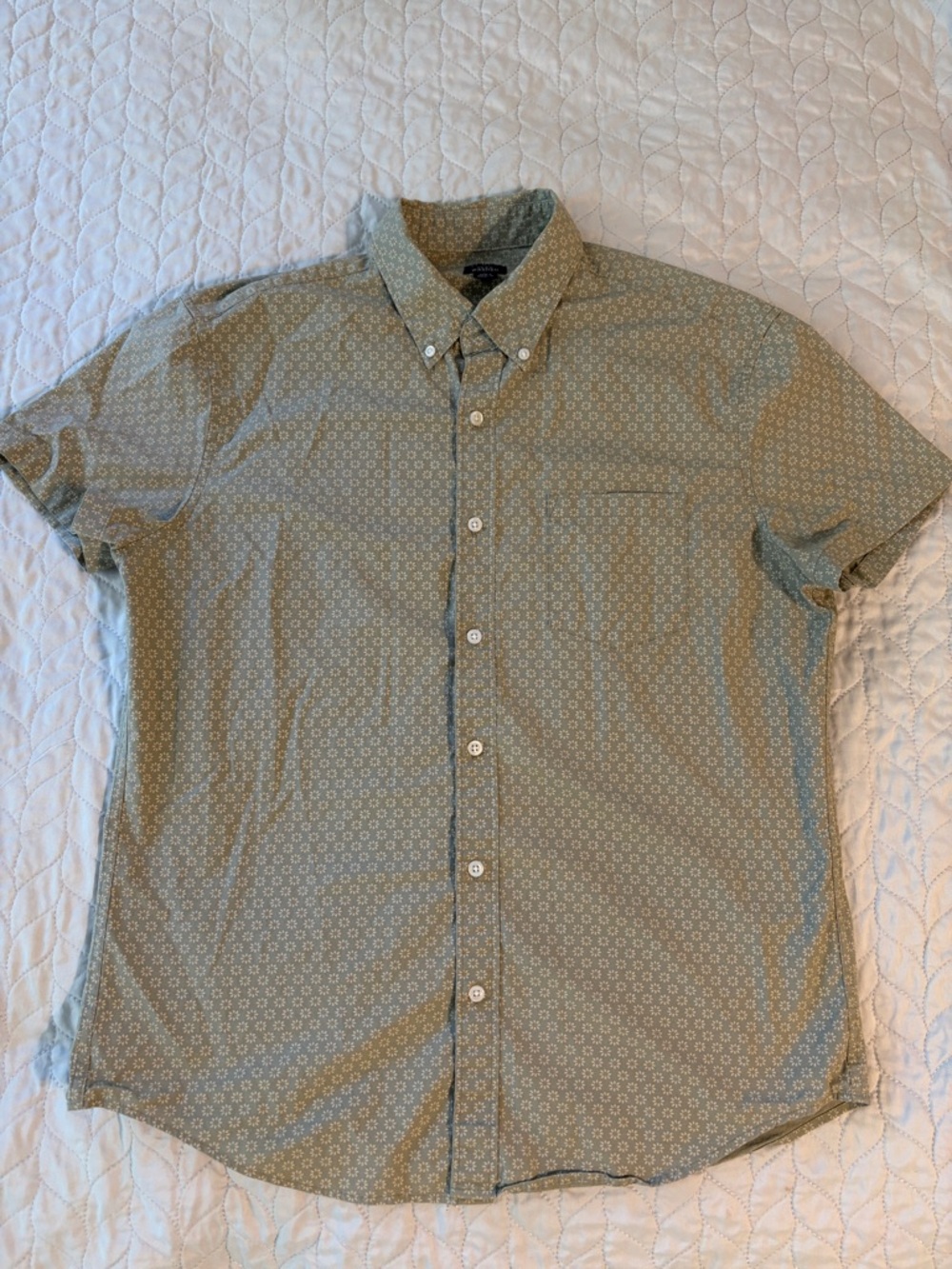Men's Short-Sleeve Button-Down Shirt